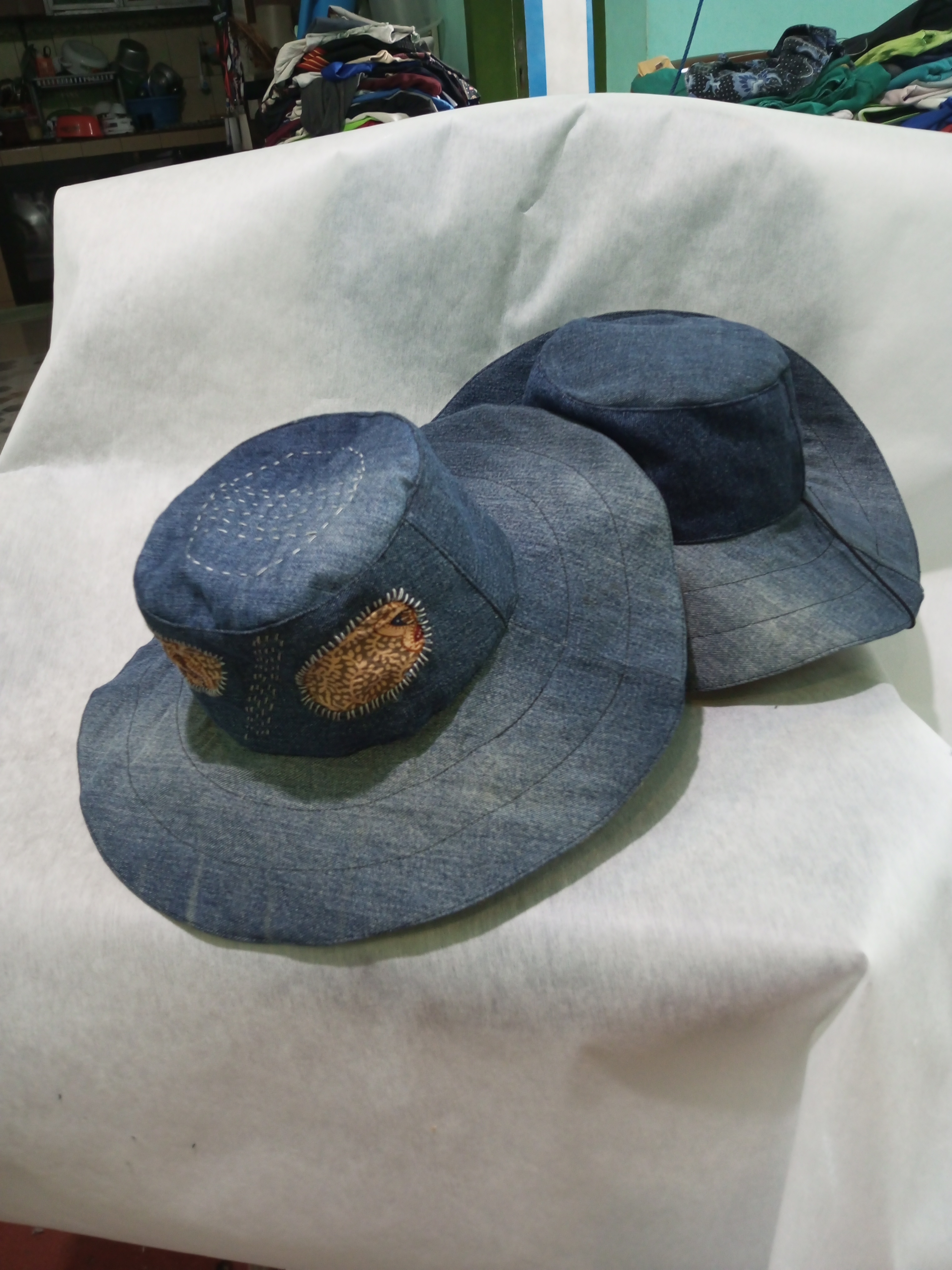 Topi denim perca